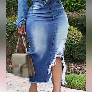 Beautiful split denim skirt. (Blue)